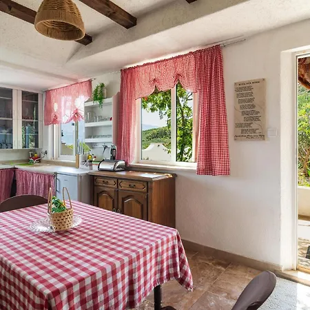 Beautiful In With House Sea View *