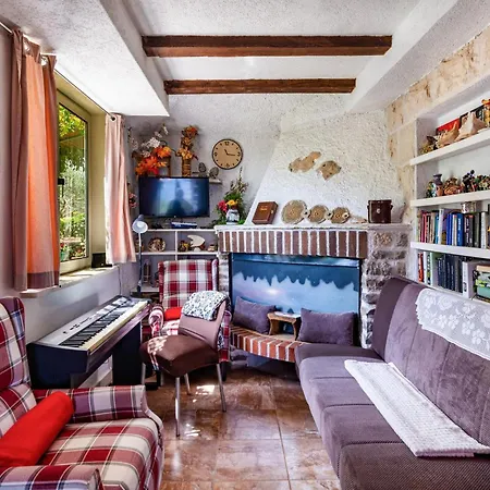 Vikendica 2 Bedroom Beautiful In