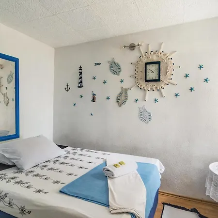 Vikendica 2 Bedroom Beautiful In *