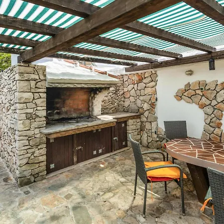 2 Bedroom Beautiful In Novo Selo (Brac)